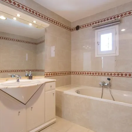 Villefranche-sur-mer Sleeps 10 Pool Air Con Вильфранш-сюр-Мер